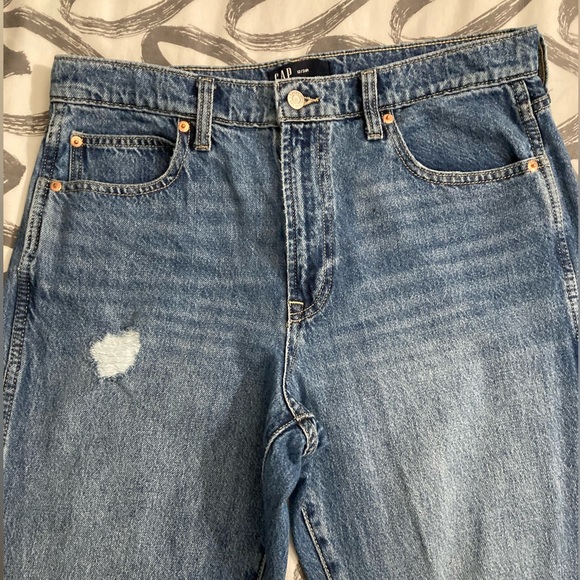 👖Gap Denim Distressed Mom Jeans          Sz : 12 /31 Regular   Straight Leg 🦵 - Picture 4 of 8